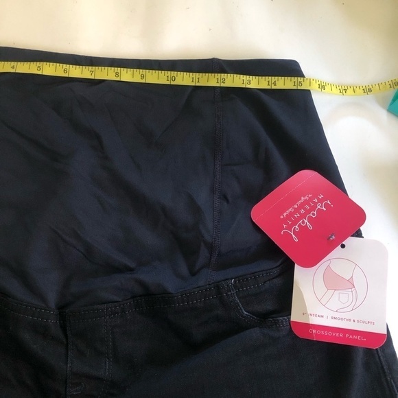Ingrid & Isabel Maternity Black Crossover Panel Raw Hem Bermuda Jean Shorts 14 - Picture 16 of 16